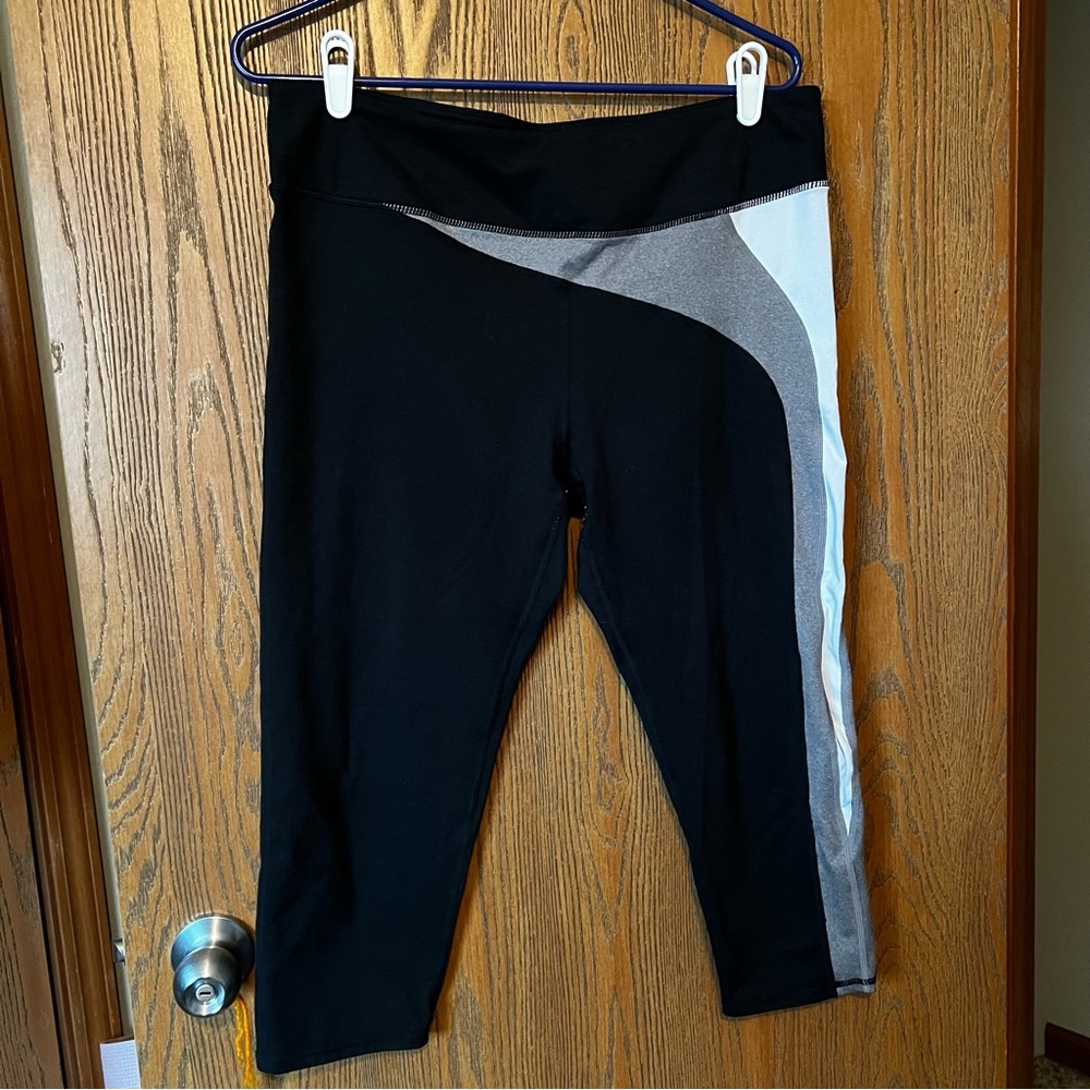 Women’s Fabletics Leggings, Size XL, Black & White